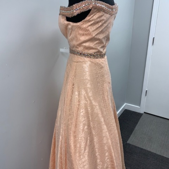 Dress - Picture 6 of 7